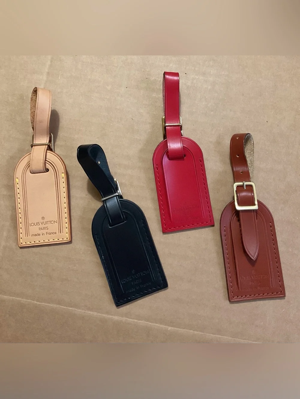 ✅LV PICK 1 AUTHENTIC LV LEATHER TAG +free fashion keychain